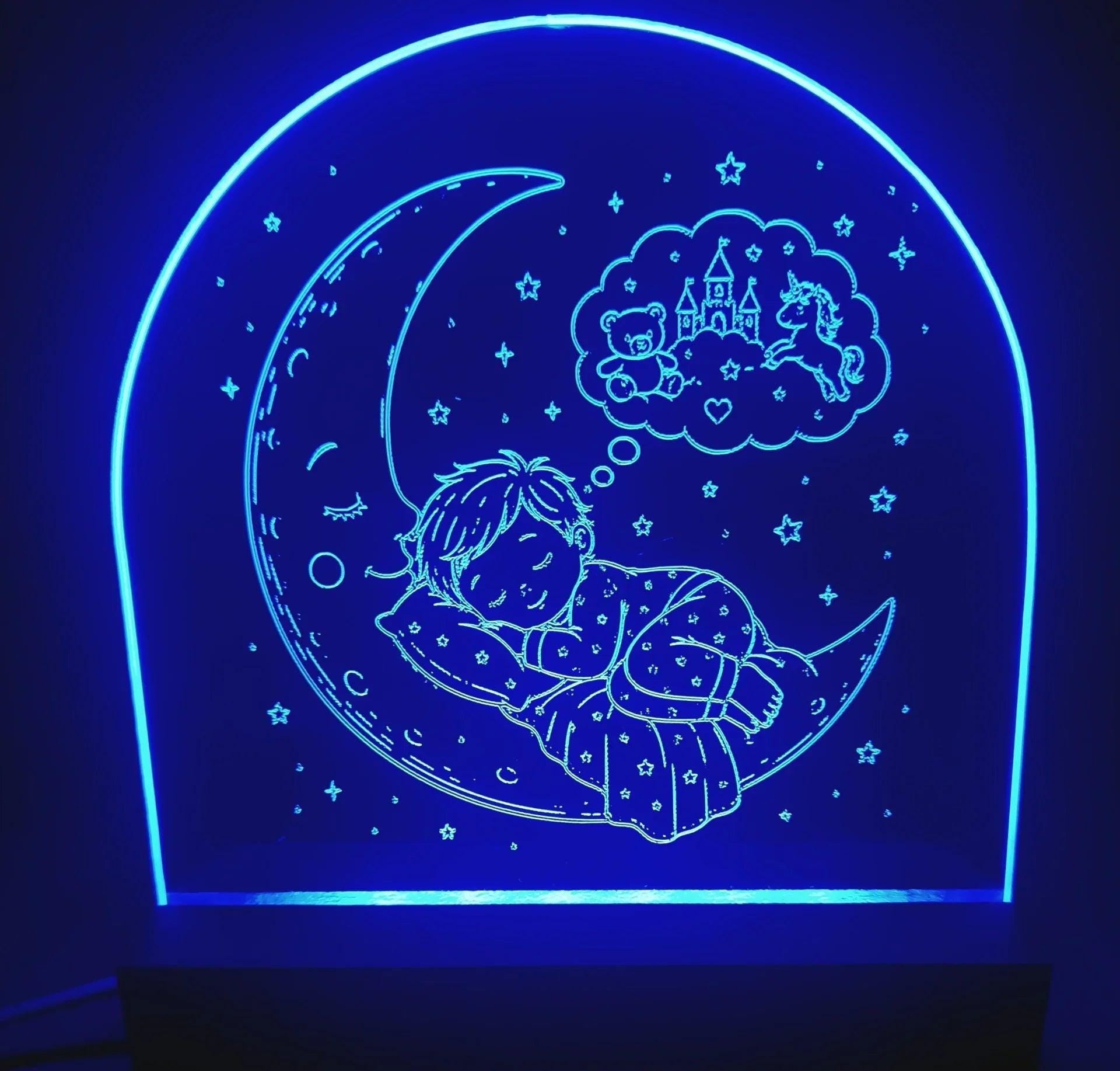 Nahaufnahme der gravierten Acrylscheibe mit LED Beleuchtung