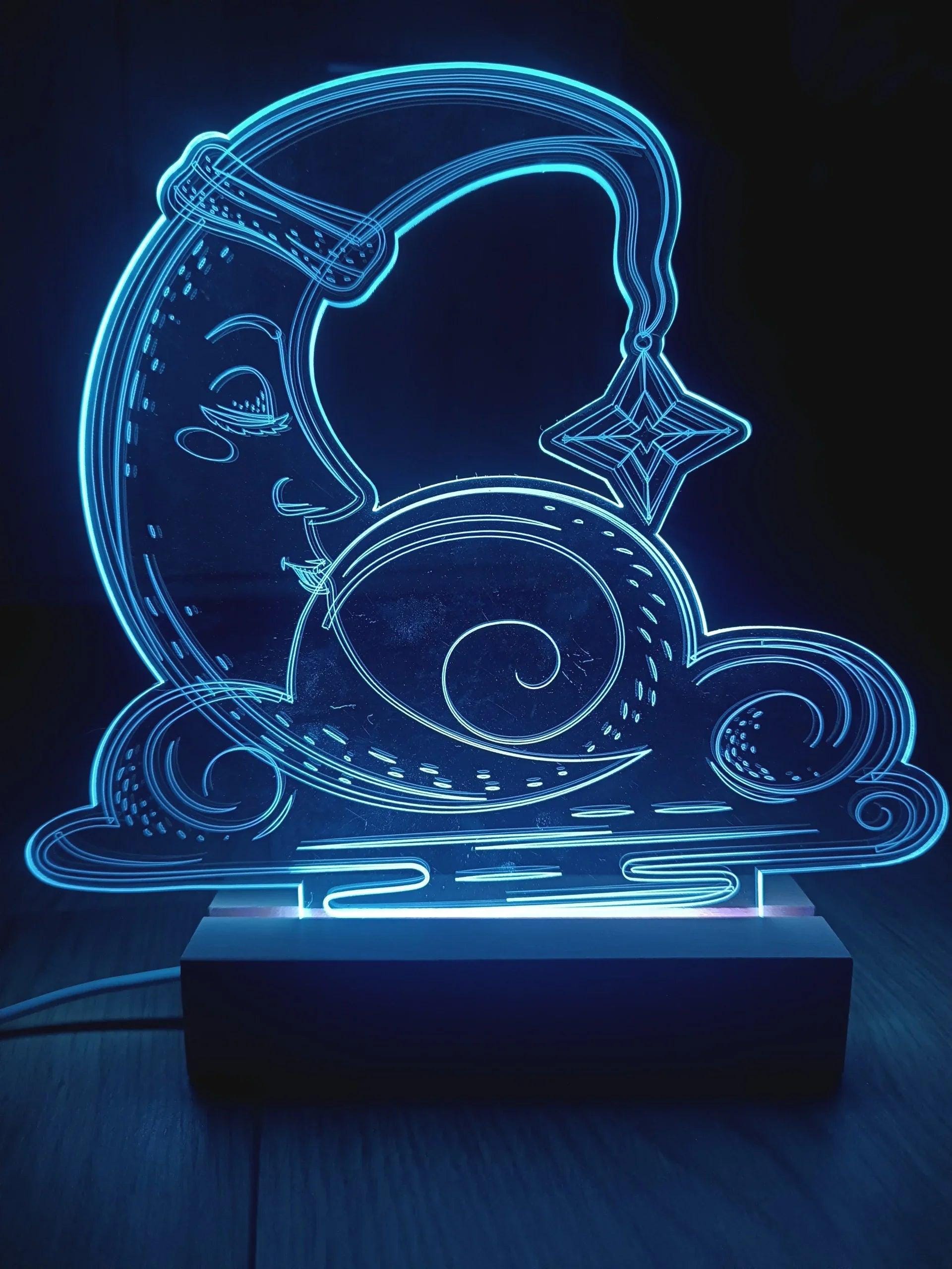 Nahaufnahme der gravierten Acrylscheibe mit LED Beleuchtung
