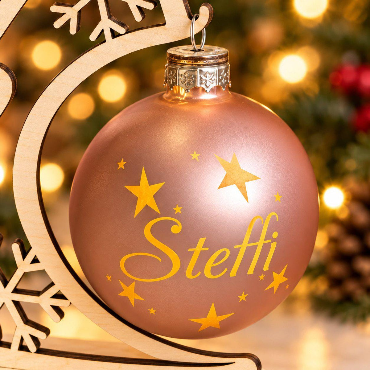 Weihnachtskugel 8 cm mit Licht und Holzständer, personalisiert